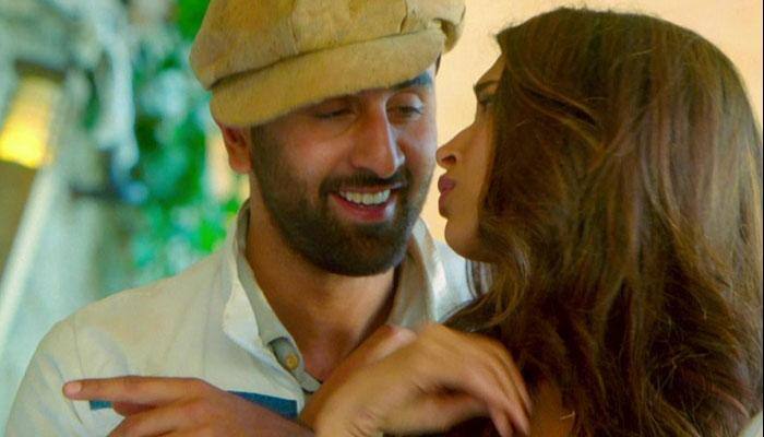 Ranbir, Deepika lock lips in 'Tamasha'?