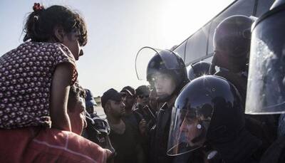 Migrants told 'be patient' as entry to Croatia slows