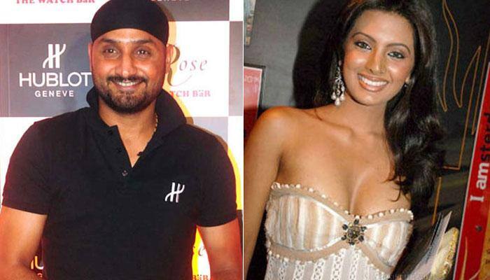 RP Singh, Pathiv Patel attend Harbhajan Singh's sangeet function