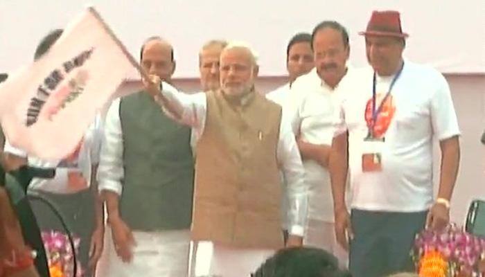 PM Narendra Modi flags off 'Run For Unity' at Rajpath on Sardar Patel's birth anniversary