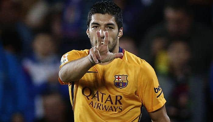 Luis Suarez, Neymar help Barcelona keep pace with Real Madrid in La Liga