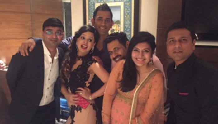 See in pic: Stunning Sakshi Dhoni dolled up for Harbhajan Singh&#039;s wedding reception!