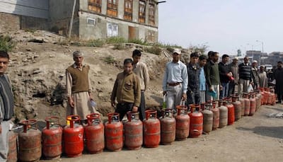 Non-subsidised LPG rate hiked by Rs 27.50 per cylinder