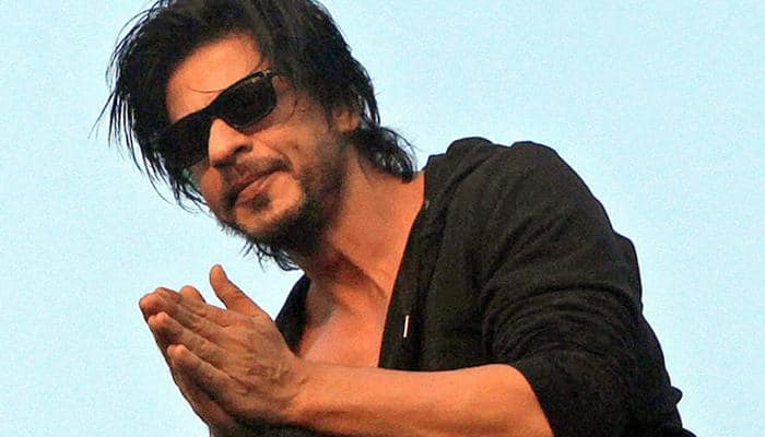 Shah Rukh Khan gets invitation to stay in Pakistan from India&#039;s most wanted terrorist Hafiz Saeed