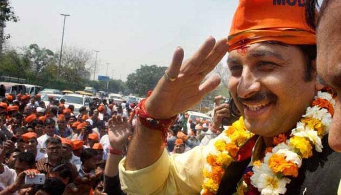 Manoj Tiwari condemns Shah Rukh Khan's statements over intolerance
