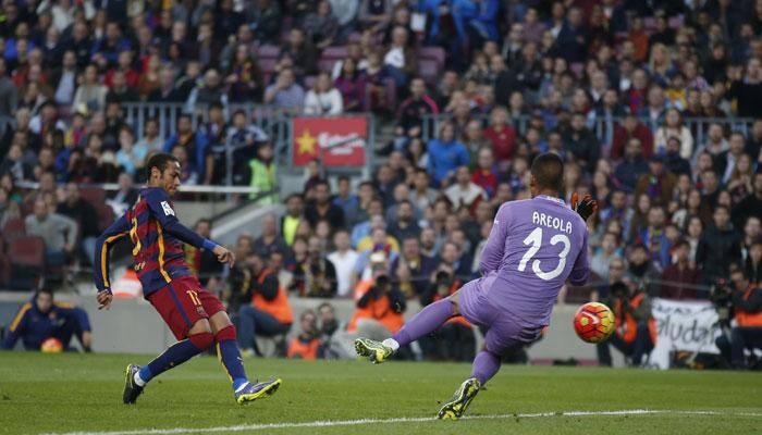 La Liga 2015-16: Neymar hits double as Barcelona sink Villarreal 