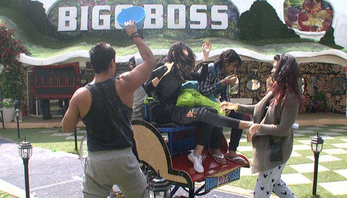 Bigg Boss 9, Day 31: Kishwer 'kicked' by Mandana, latter gets nominated!