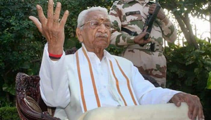 &#039;Vishwa Hindu Parishad patron Ashok Singhal&#039;s health conditon improving&#039;