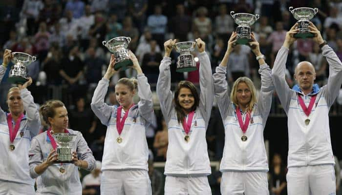 Czech Republic beat Russia 3-2 in Fed Cup tennis