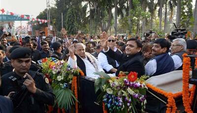 Saifai wears festive look to celebrate Mulayam Singh Yadav's birthday