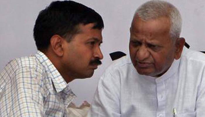 Anna slams Kejriwal for hugging Lalu, says &#039;thank God&#039; I am not with him anymore