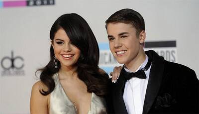 Justin Bieber, Selena Gomez take stroll together in Beverly Hills
