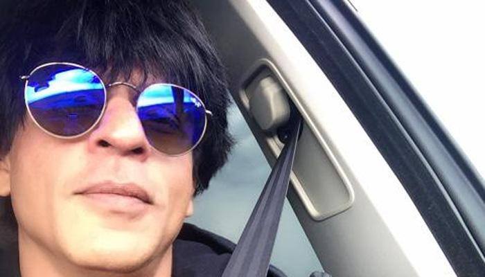 Shah Rukh Khan strikes a pose with ‘bestest’ friend Divya – See pic