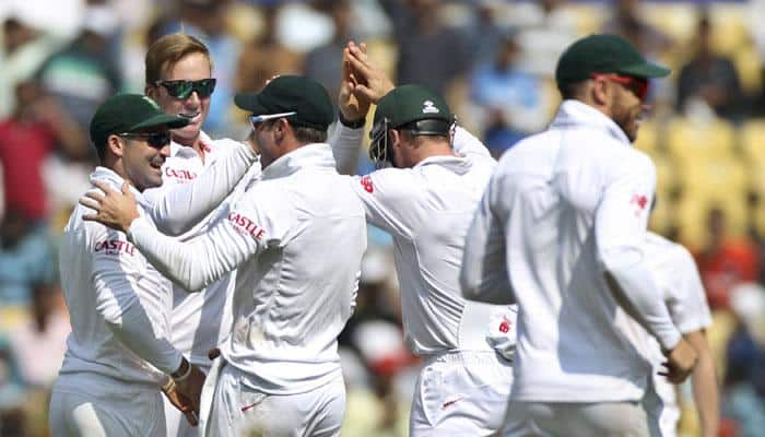 Simon Harmer overshadows Imran Tahir on Day 1 in 3rd Test