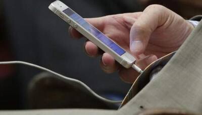 Bigger smartphone screens can change buying preferences: Study