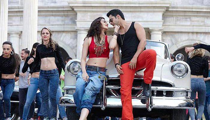 Watch: Varun, Kriti&#039;s party anthem &#039;Manma Emotion Jaage&#039; from &#039;Dilwale&#039;