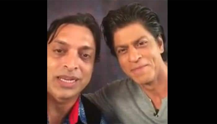 Shoaib Akhtar shares video of Shah Rukh Khan kissing him, deletes it later!