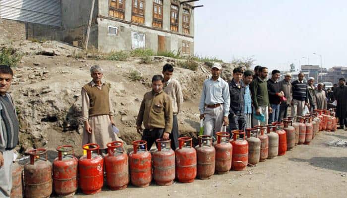 Price of non-subsidised LPG hiked by Rs 61.5 per cylinder