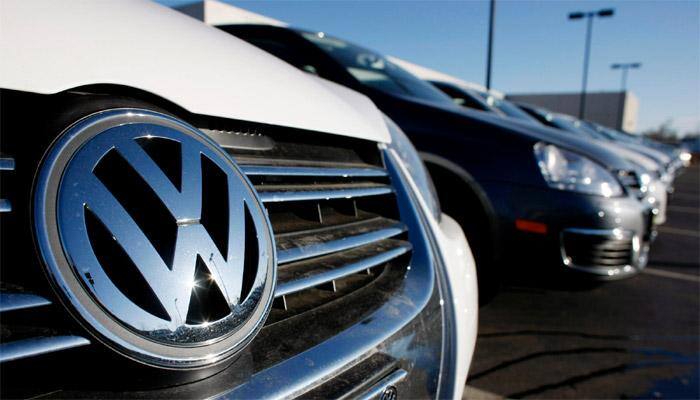 S&amp;P cuts scandal-hit Volkswagen`s credit rating for 2nd time in two months