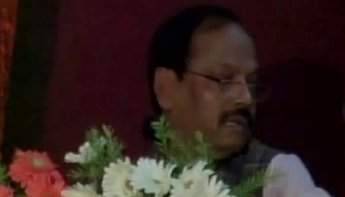 Watch: SDM almost loses job for walking past Jharkhand CM during speech