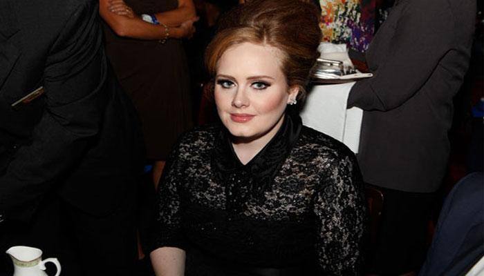 Adele bonding with Victoria Beckham?