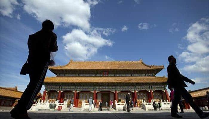 Clear skies over Beijing as smog disappears after red alert