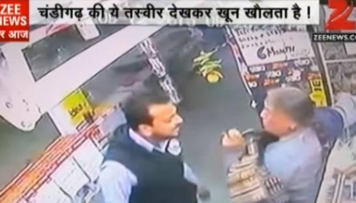 For some Indians everything is a &#039;tamasha&#039;: Chandigarh watches in silence as elderly couple gets thrashed - Video
