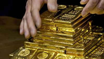Gold extends losses on sluggish demand, global cues