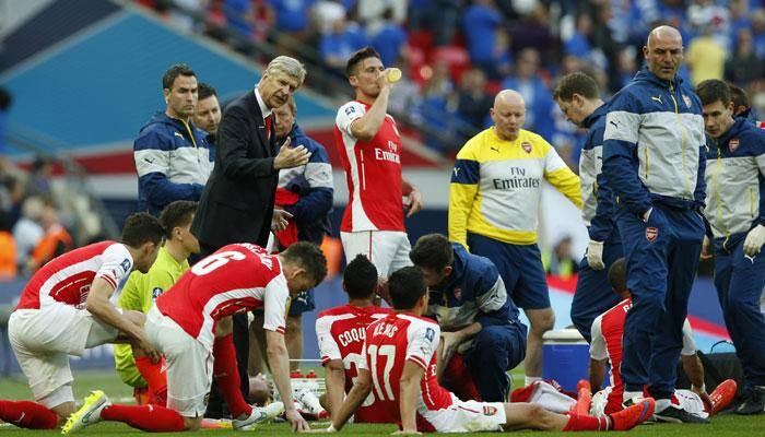 Arsene Wenger hails `perfect week` as Arsenal go top