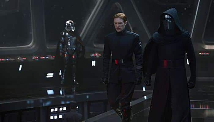 'Star Wars: The Force Awakens' shatters box office records