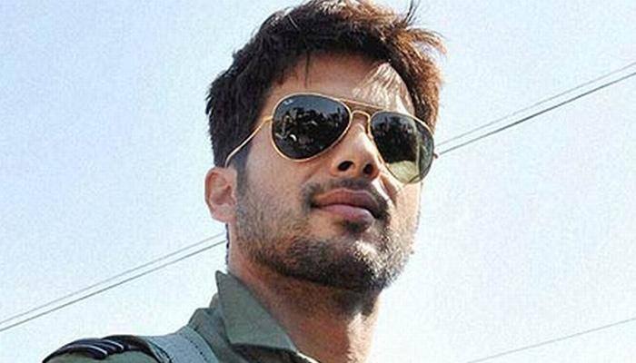 First look: Shahid Kapoor turns soldier in &#039;Rangoon&#039;!