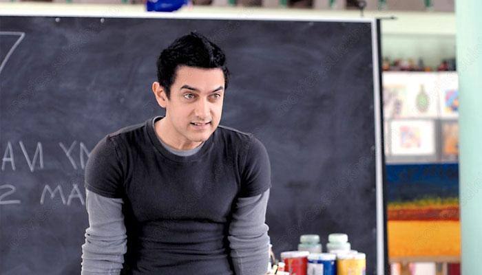 See pics: Aamir Khan turns 'Santa Claus' for kids!