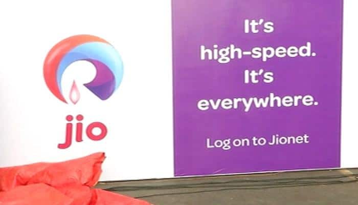 See pics: Shah Rukh Khan and Mukesh Ambani in one frame at Reliance Jio event