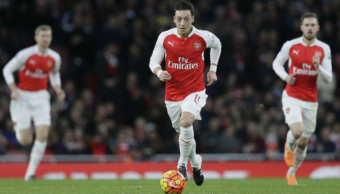 Mesut Ozil: Arsene Wenger compares German to Arsenal great Dennis Bergkamp