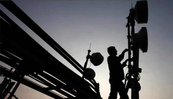 India's total telephone subscribers base crosses 100 crore mark in 2015