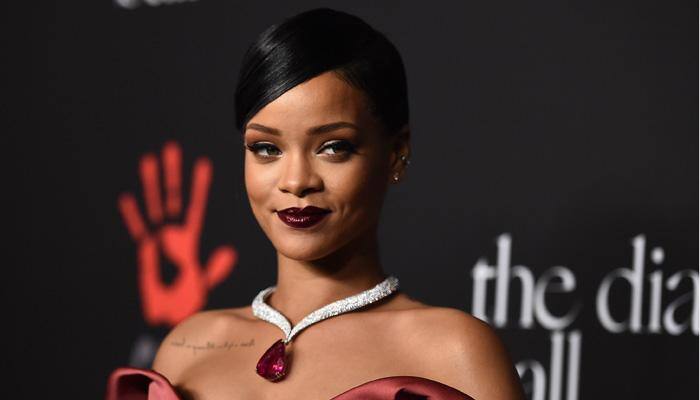 Rihanna steps out sans bra