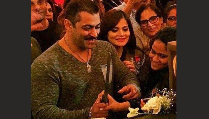 OMG! Do you know the cost of Salman Khan&#039;s birthday cake? View pics