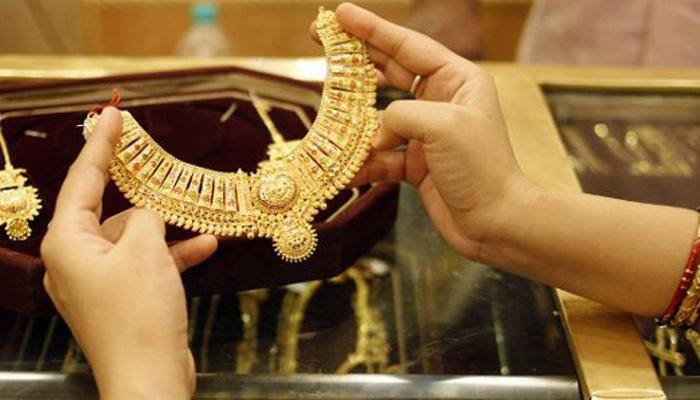 Gold treads water as dollar firms; poised for 3rd annual loss