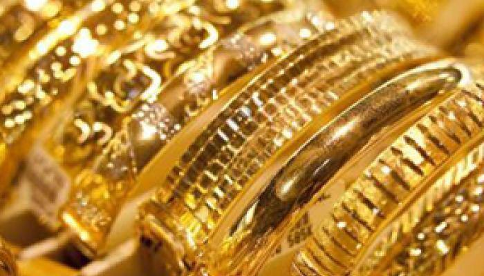 Gold ends year on a weak note, tumbles Rs 260 on global cues