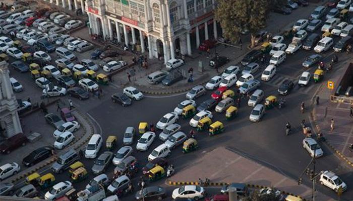 Delhi begins its stint with odd-even plan, 1 violator fined; Kejriwal shares car with ministers Delhi begins its stint with odd-even plan, 1 violator fined; Kejriwal shares car with ministers