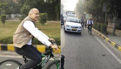 Odd-even plan enters 2nd day, Dy CM Manish Sisodia spotted on bicycle 