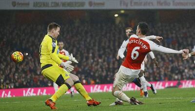 Laurent Koscielny sends Arsenal clear, Wayne Rooney lifts Manchester United