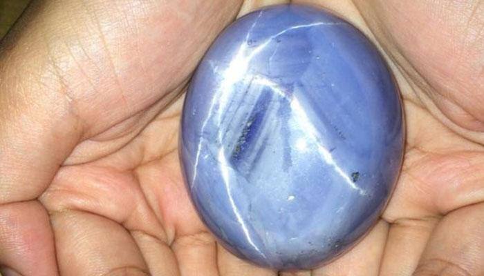 Wow! World&#039;s largest blue star sapphire found!