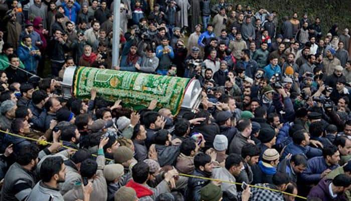 Mufti Mohammad Sayeed dies at 79, thousands attend burial; PDP wants Mehbooba to be next J&amp;K CM