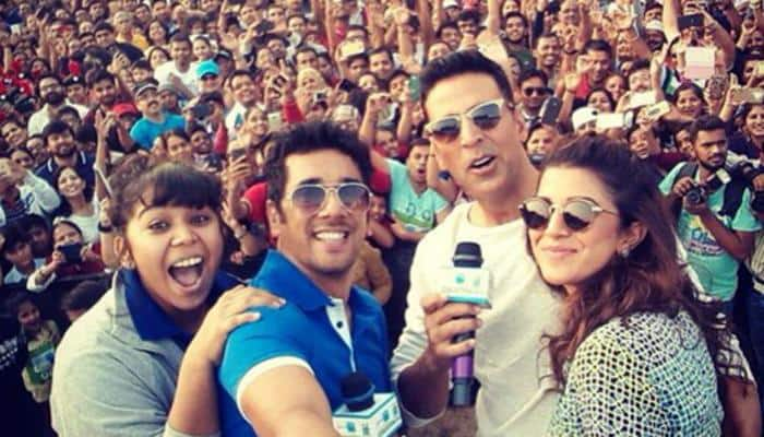 See pics: Akshay Kumar, Nimrat Kaur promote &#039;Airlift&#039; with &#039;Walk for Health&#039; initiative!