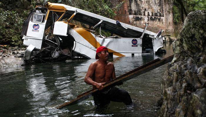 16 dead in football team&#039;s bus crash in Mexico