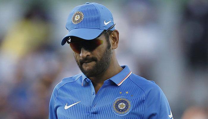 Mahendra Singh Dhoni &#039;may agree&#039; that India is suffering for not using DRS