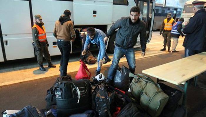 Austria to `turn away` migrants aiming to pass through Germany