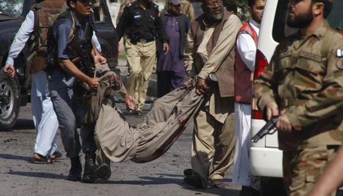 Suicide bomber kills at least ten in northwest Pakistan