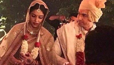 Asin-Rahul Sharma wedding: Best Man Akshay Kumar strikes a pose with bride, groom